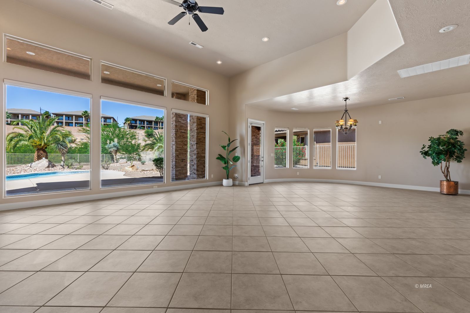 998  Crest View Dr