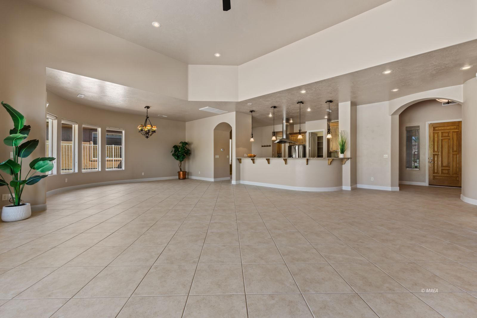 998  Crest View Dr