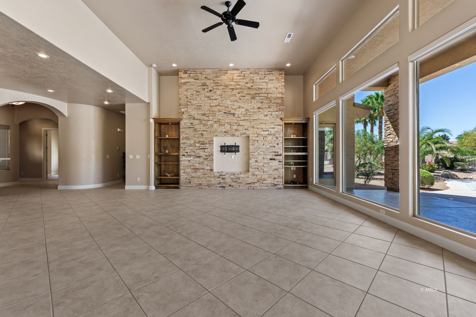 998  Crest View Dr