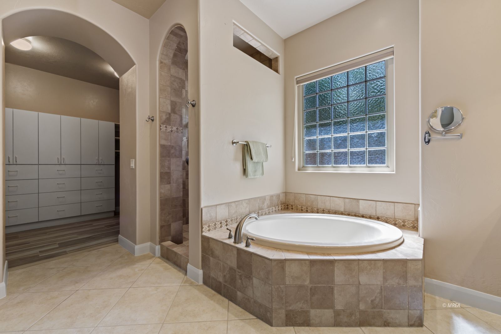 998  Crest View Dr