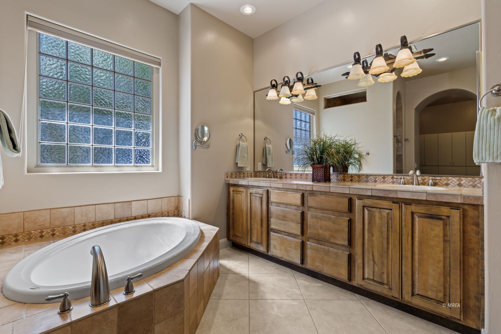 998  Crest View Dr
