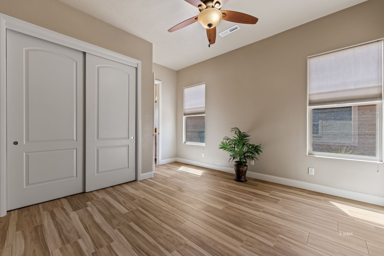 998  Crest View Dr