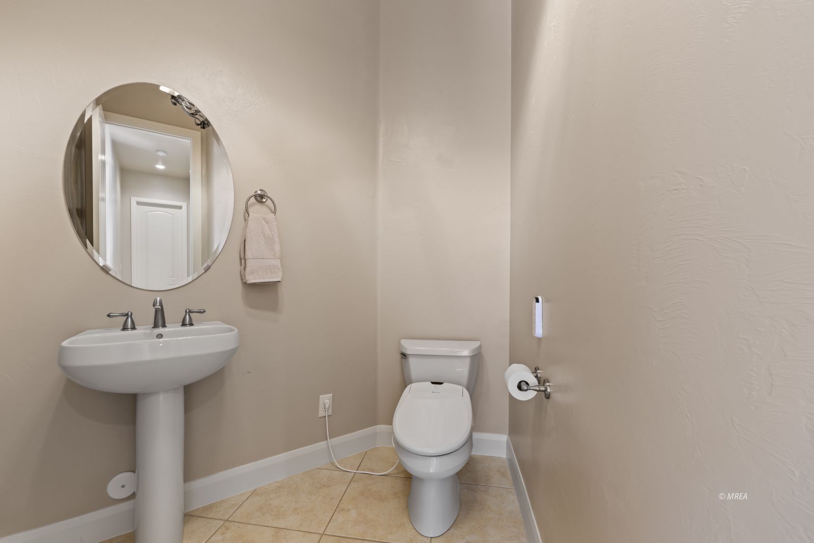 998  Crest View Dr