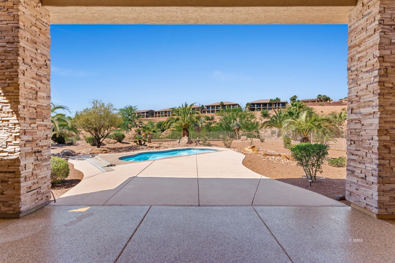 998  Crest View Dr