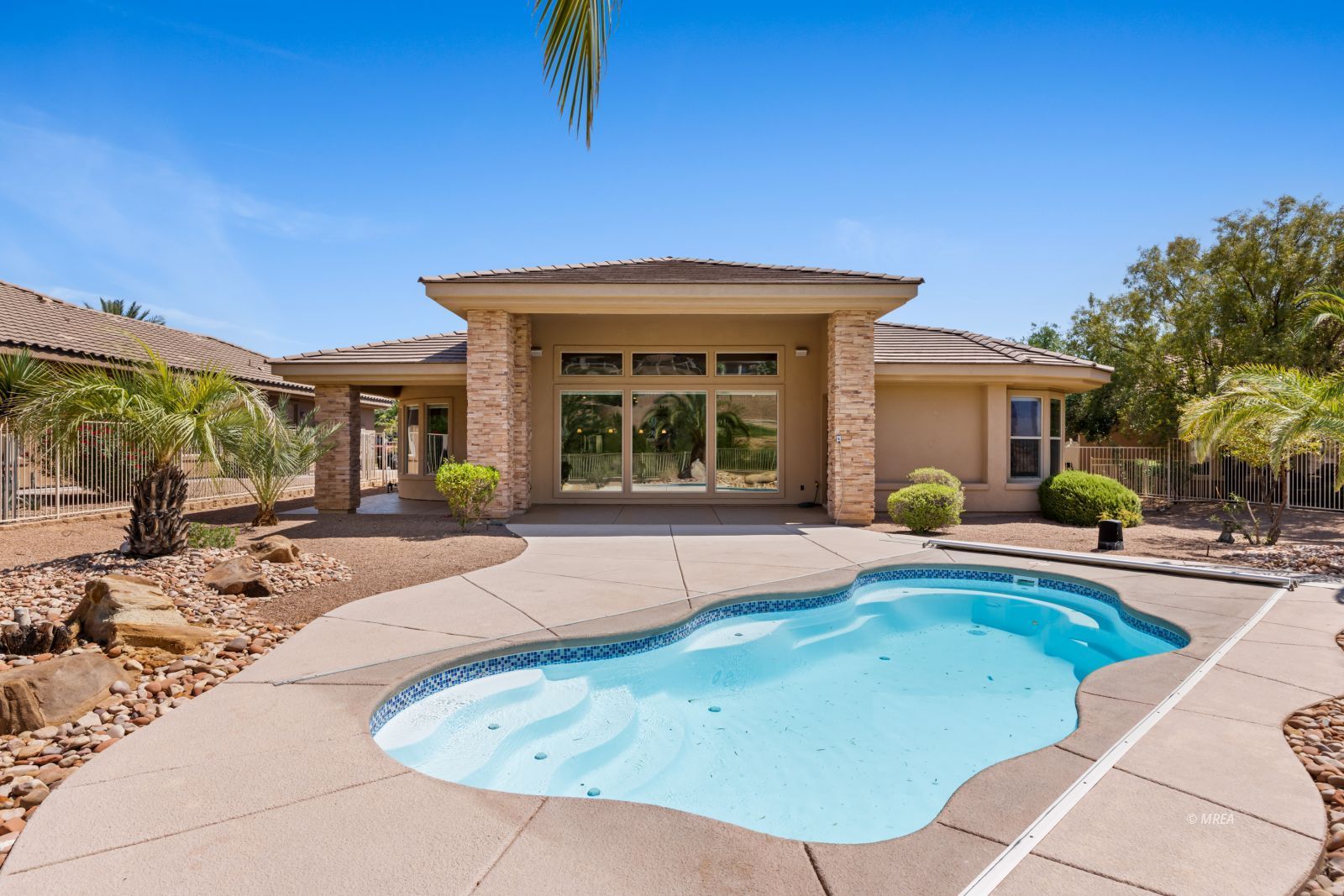 998  Crest View Dr