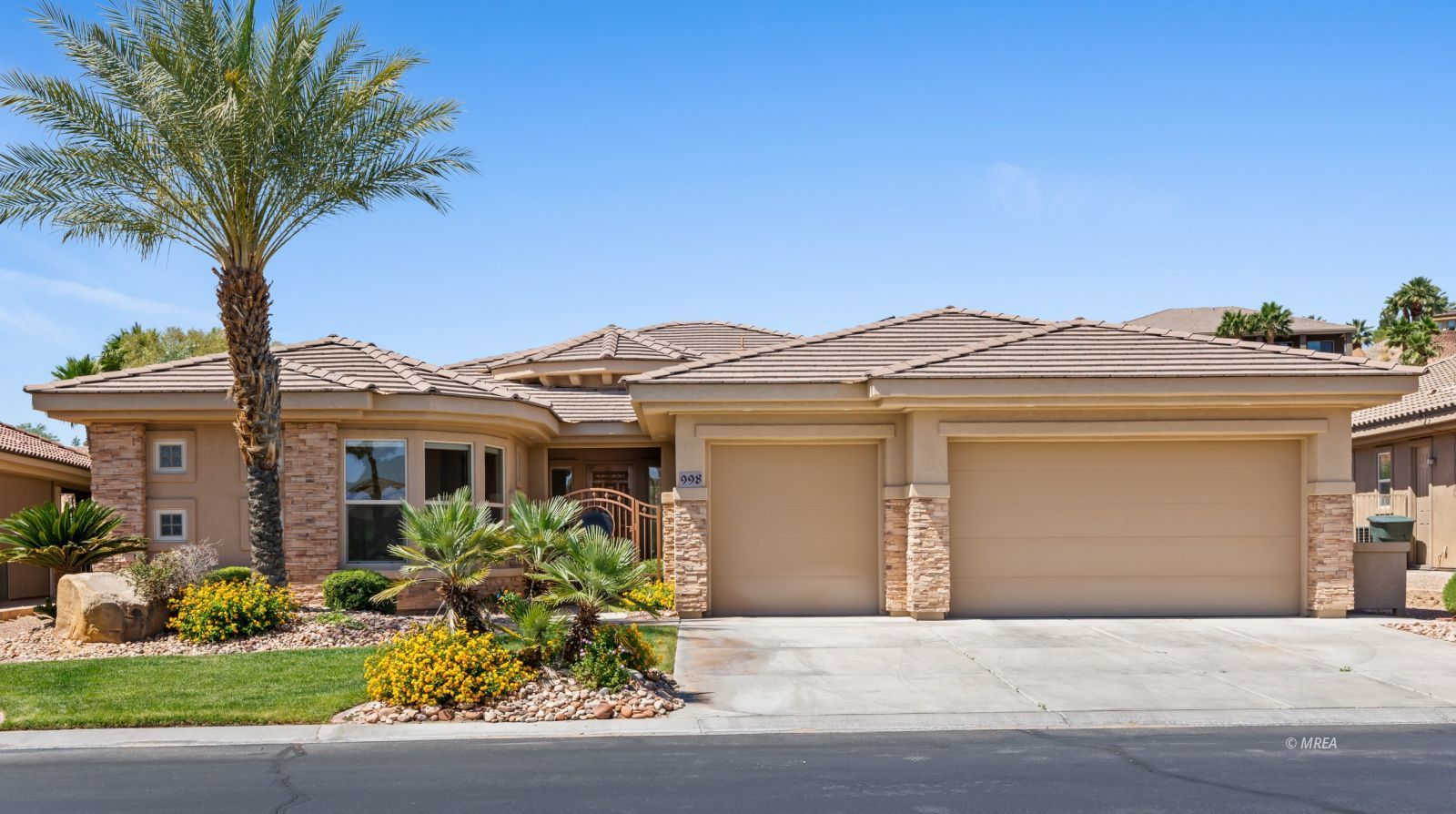998  Crest View Dr