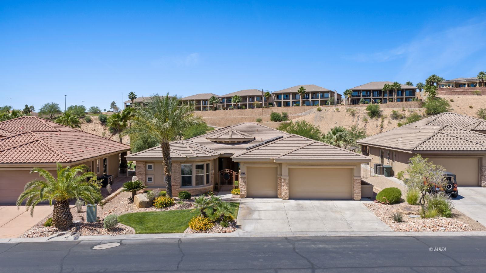 998  Crest View Dr