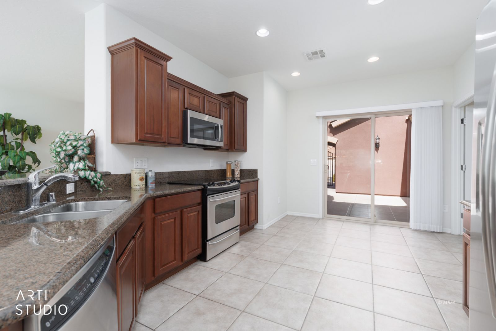 1064  Buckboard Trail 