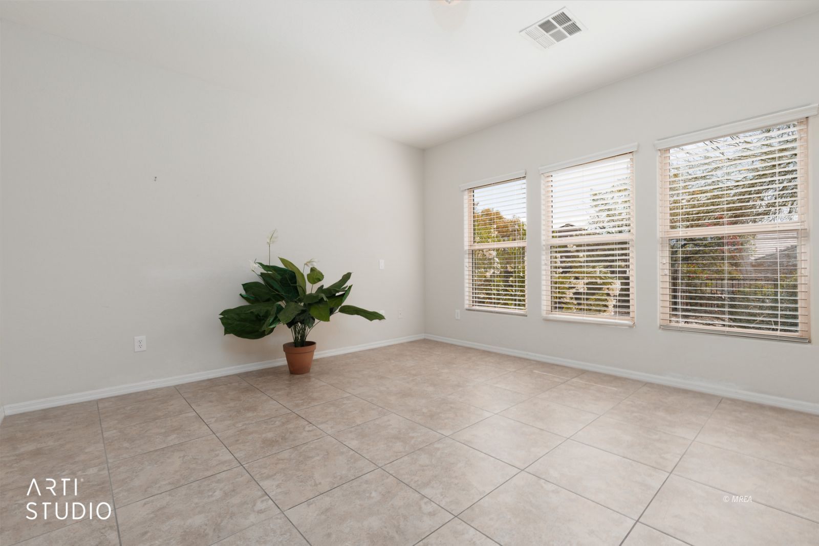 1064  Buckboard Trail 