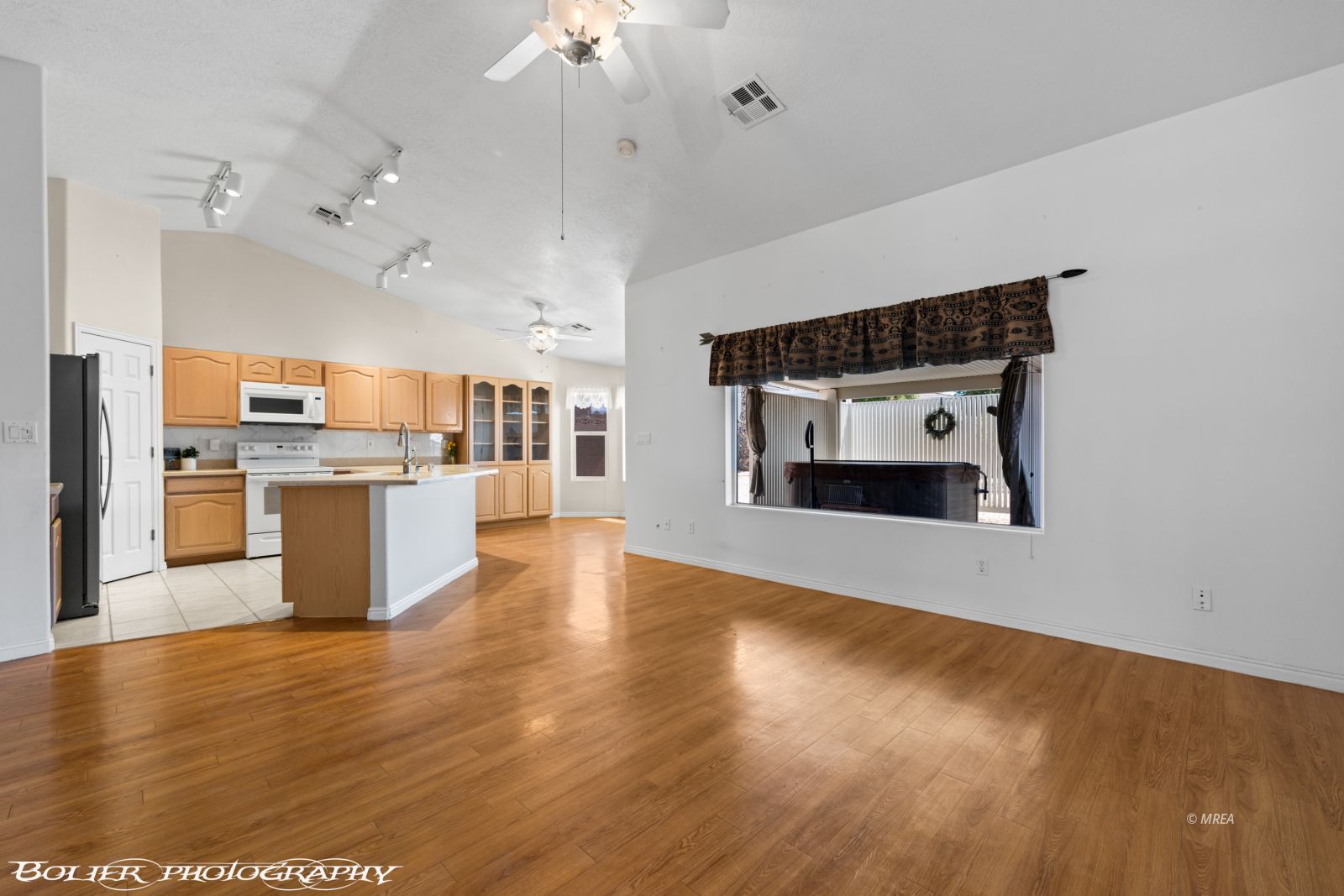648  Valley View Dr