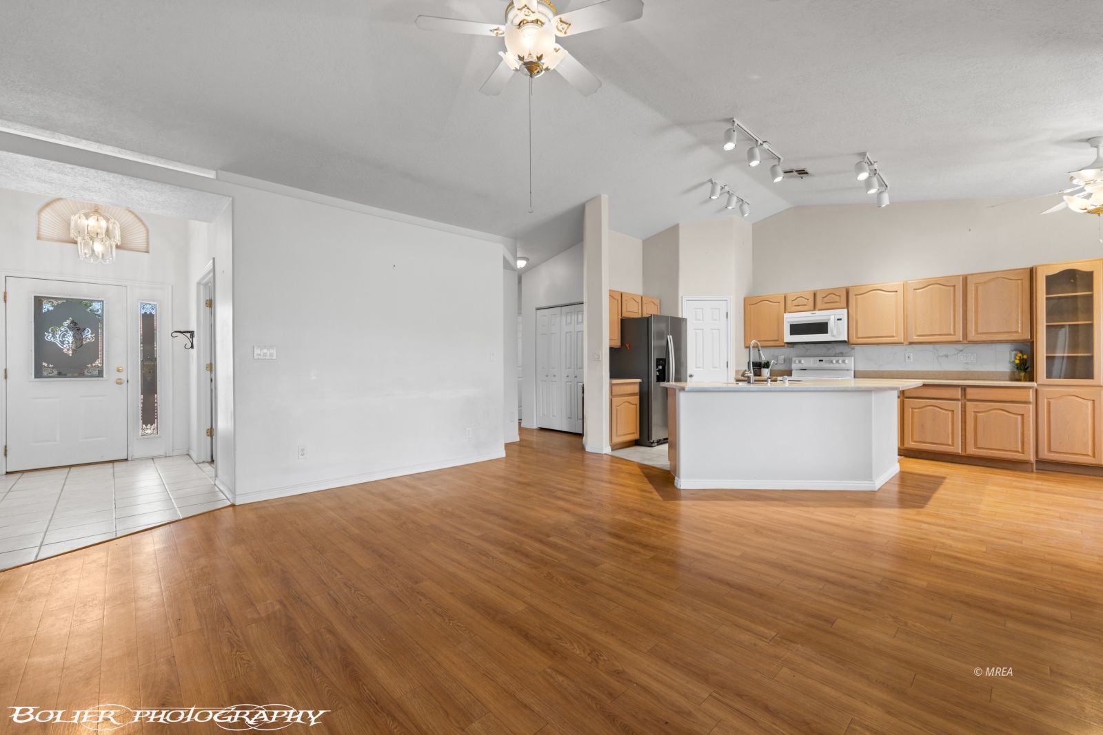 648  Valley View Dr