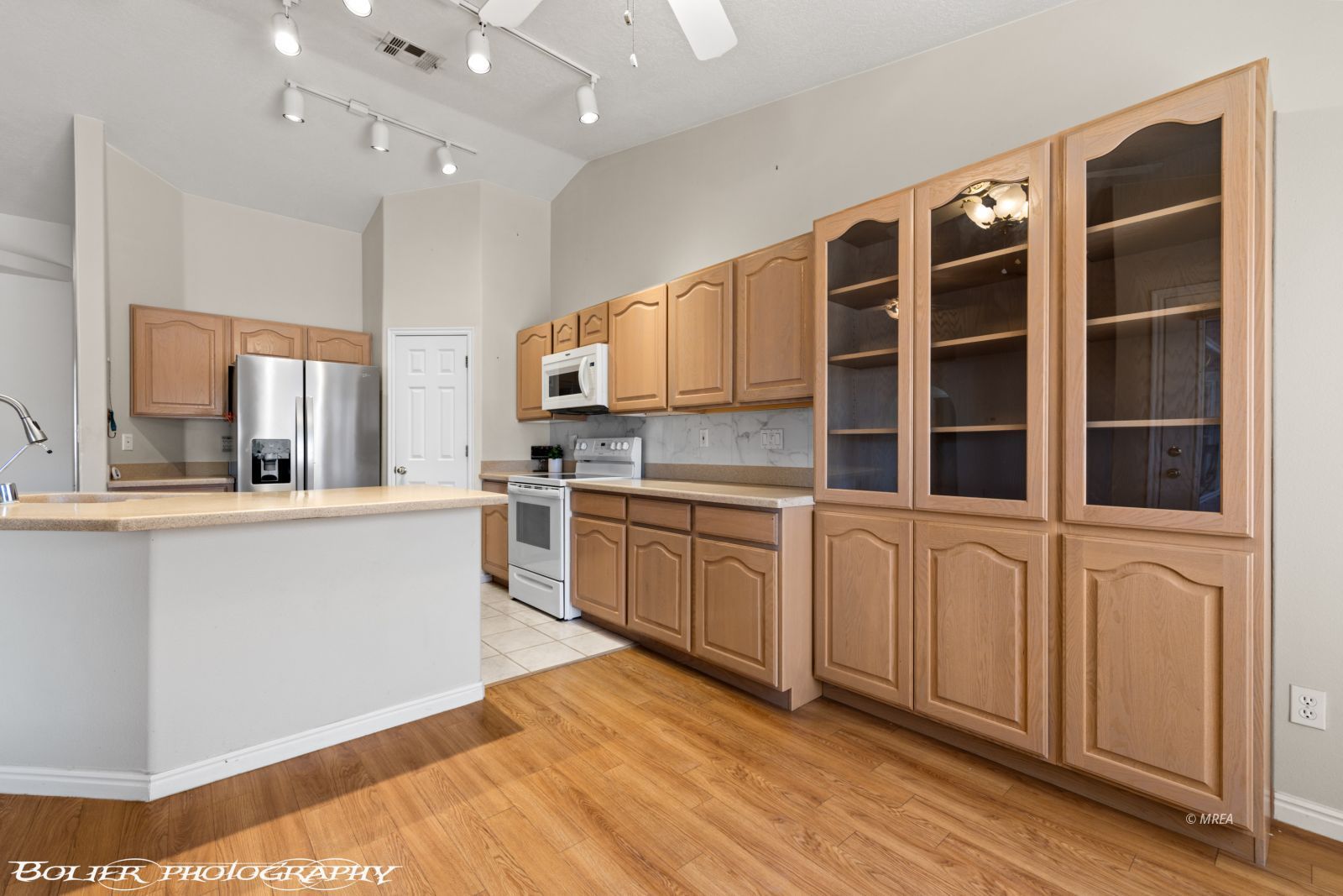 648  Valley View Dr