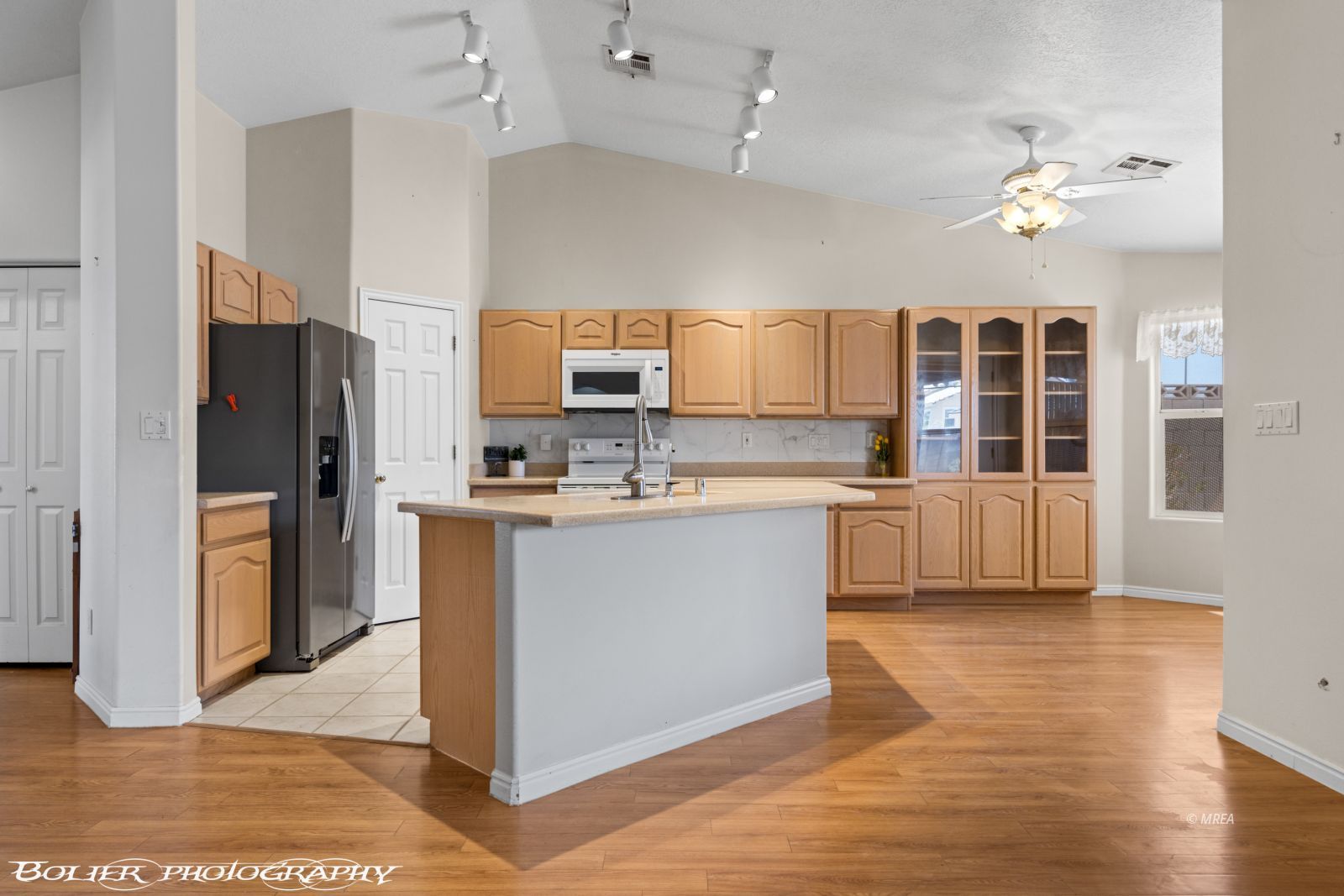 648  Valley View Dr