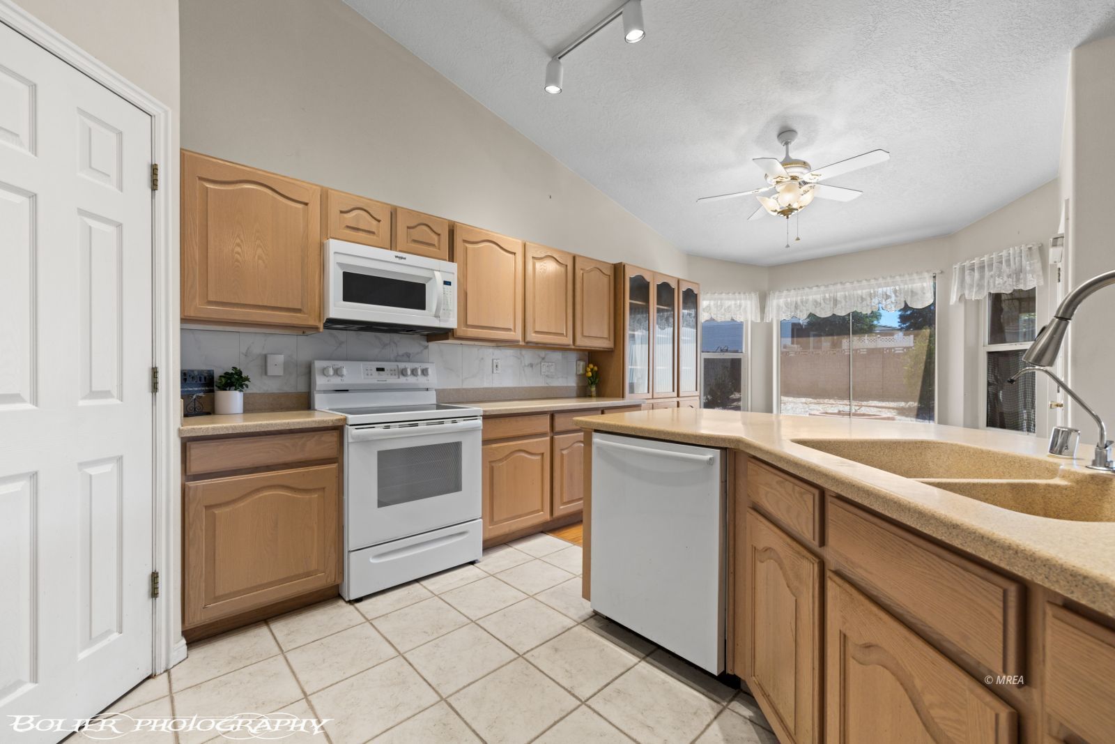 648  Valley View Dr