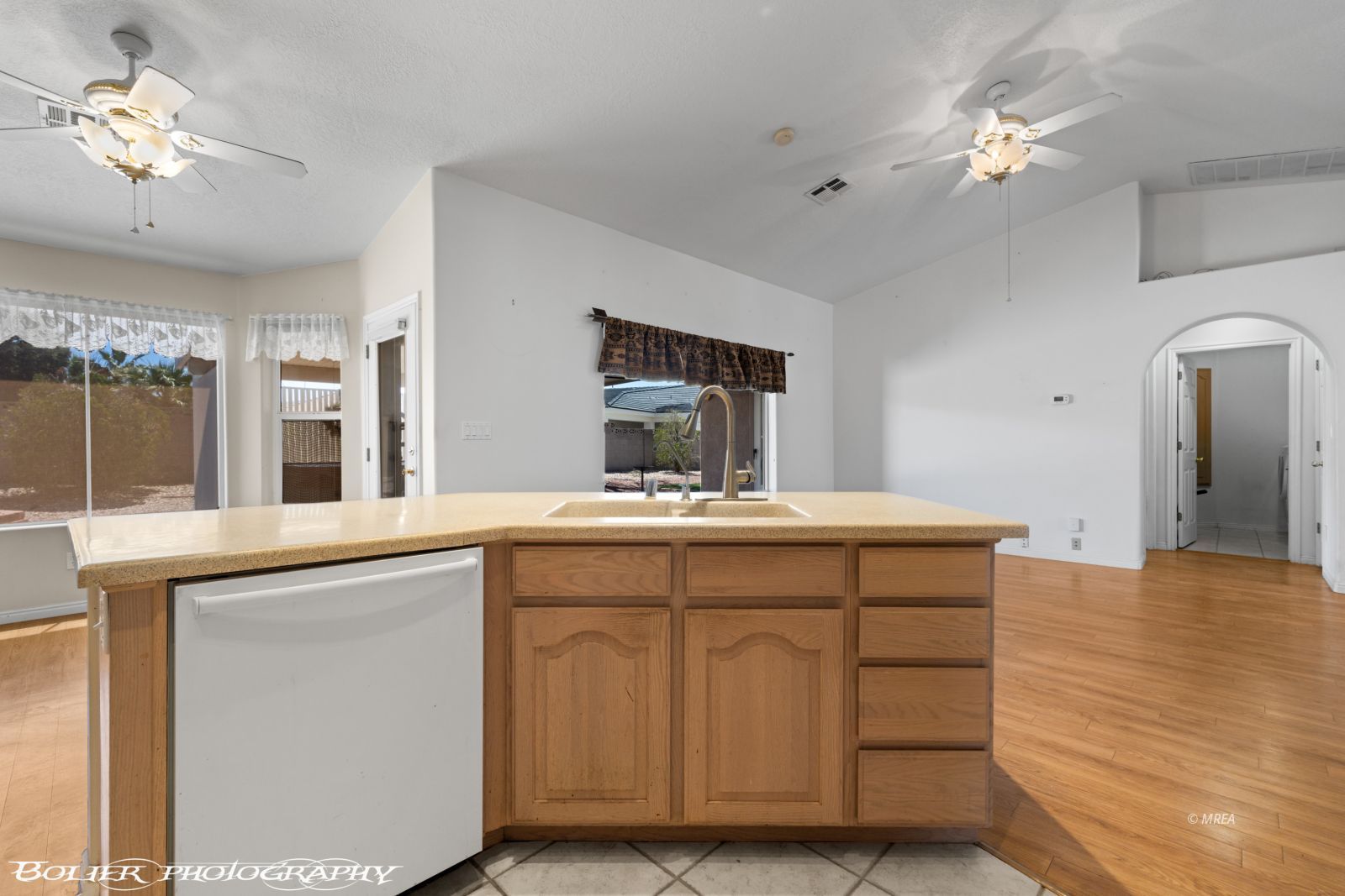 648  Valley View Dr