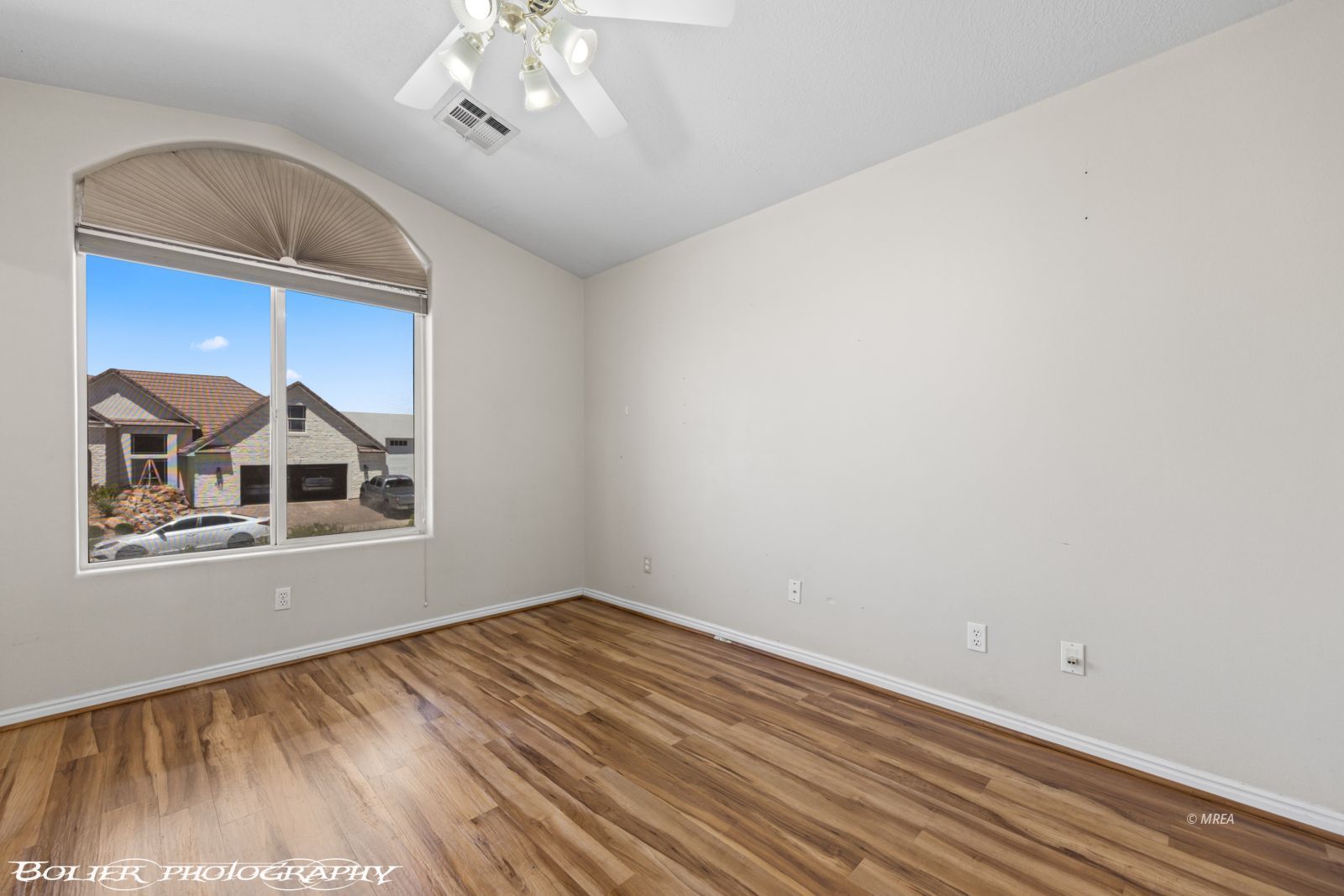 648  Valley View Dr