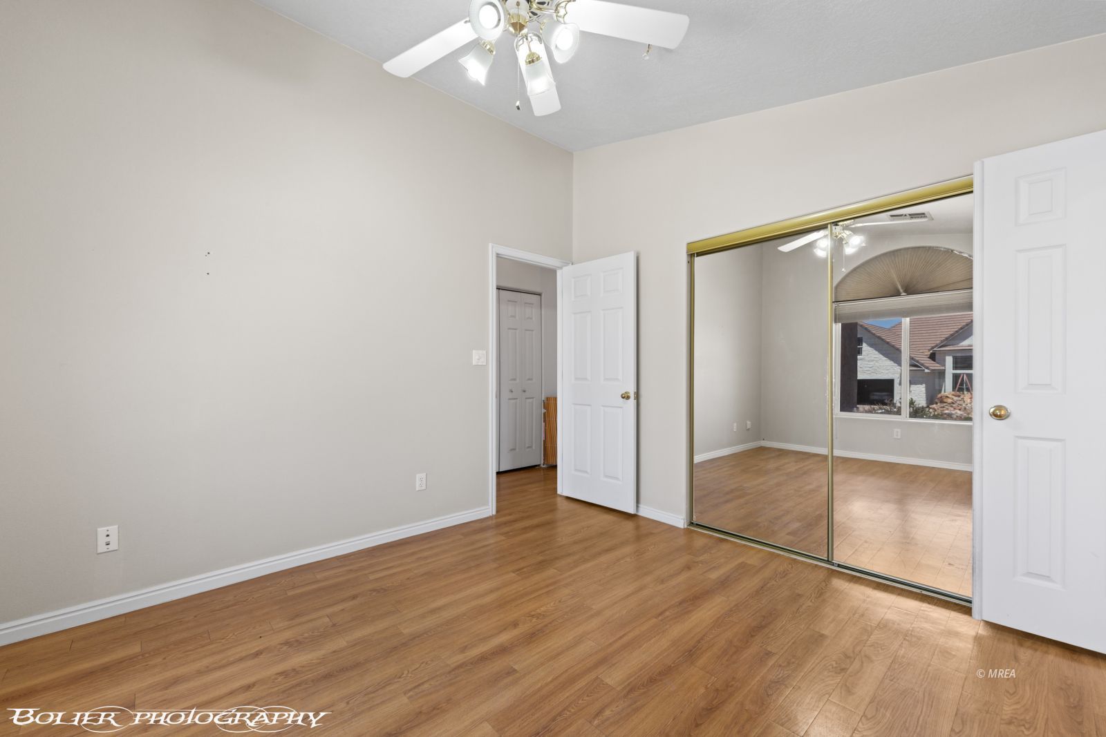 648  Valley View Dr