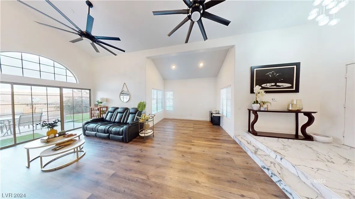 387  Silver Rd