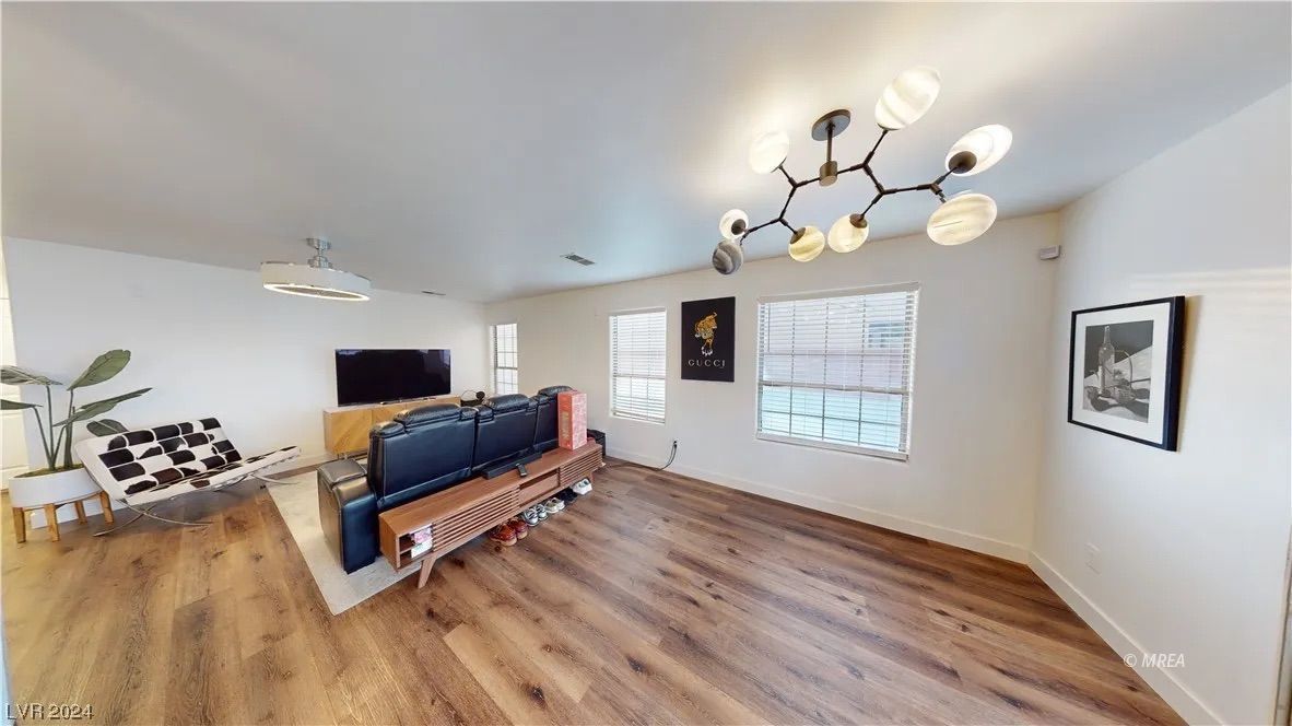 387  Silver Rd