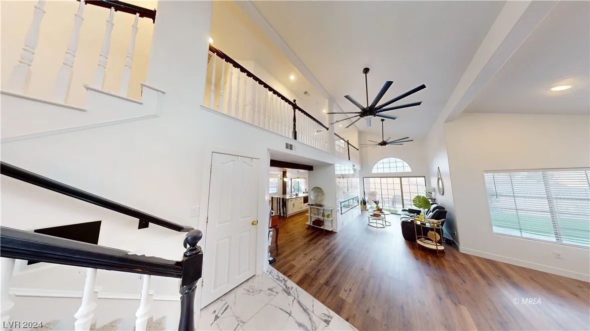387  Silver Rd