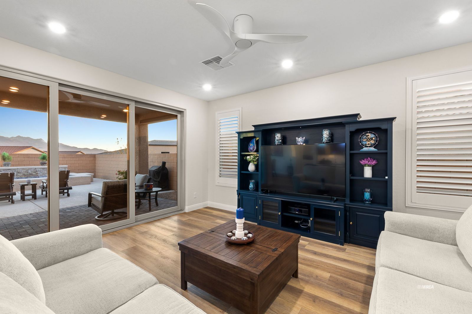 1293  Vertical Bluff 