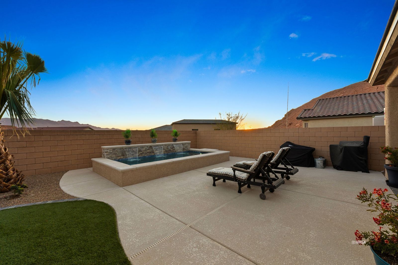 1293  Vertical Bluff 