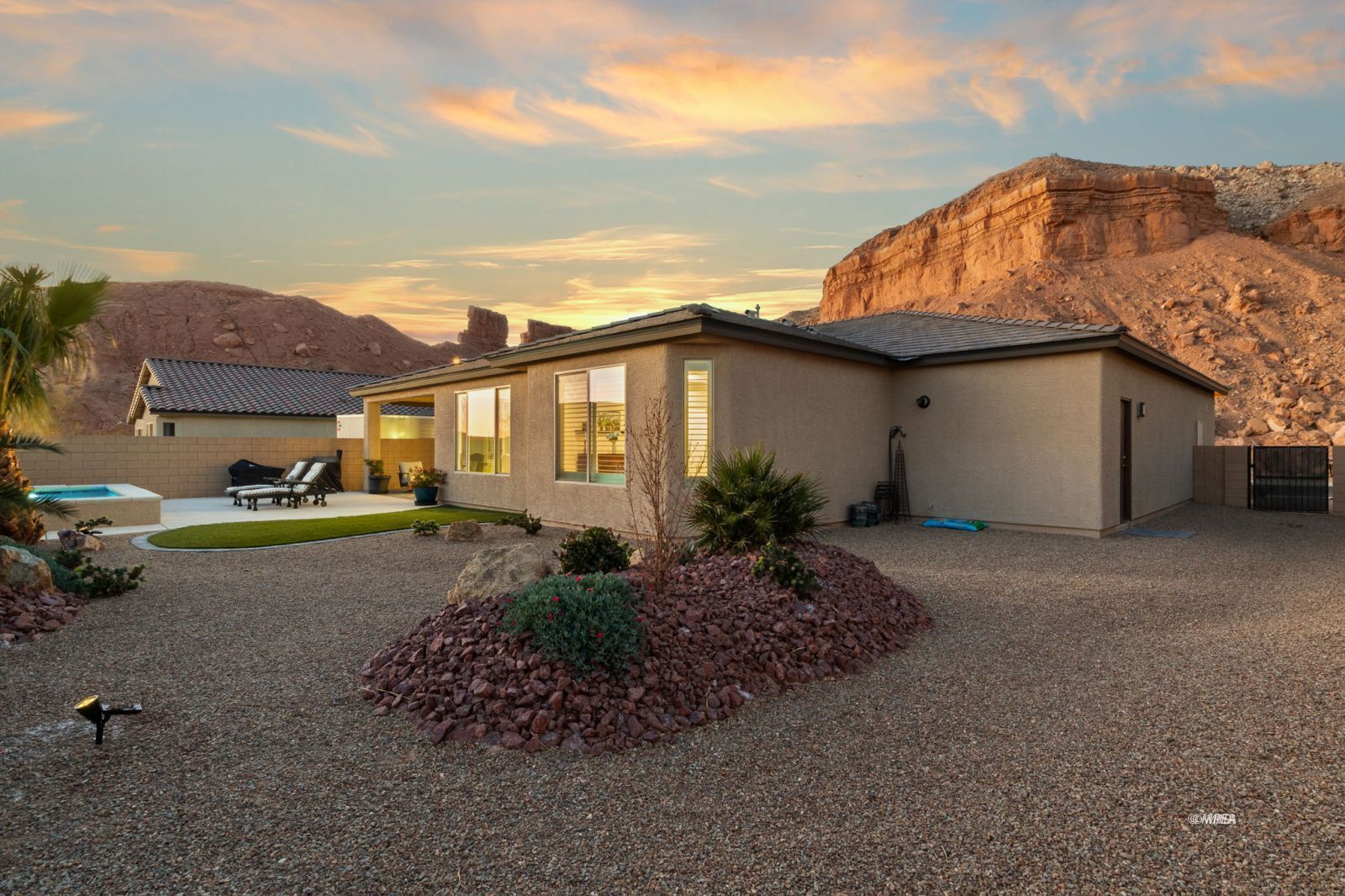 1293  Vertical Bluff 