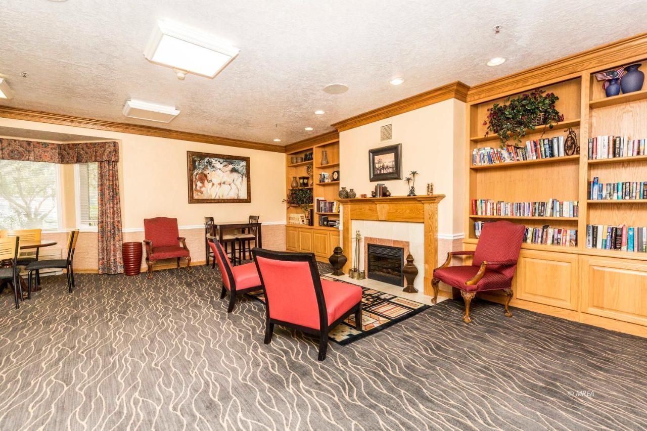 555  Highland Dr  #207